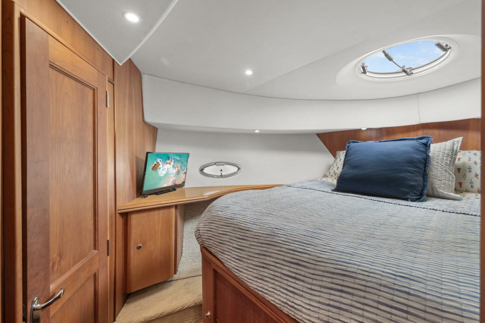 Slide: The Image of Silverton 43 Motor Yacht Aft Cabin Silverton 43 Motor Yacht Aft Cabin - 5057974
