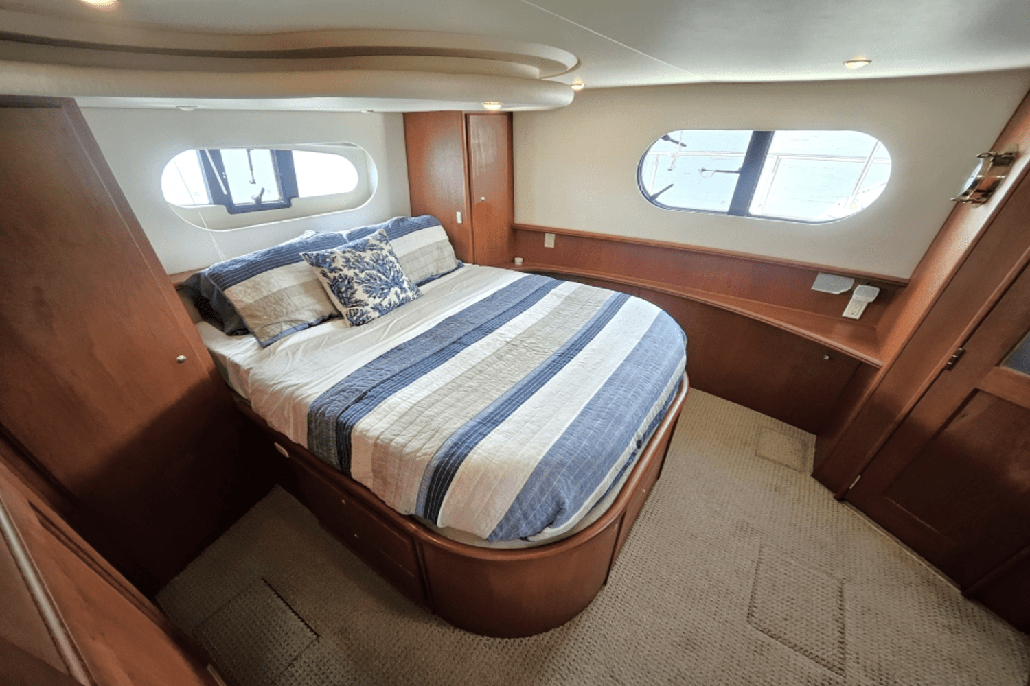 Slide: The Image of Silverton 43 MOTOR YACHT 2003 - 17