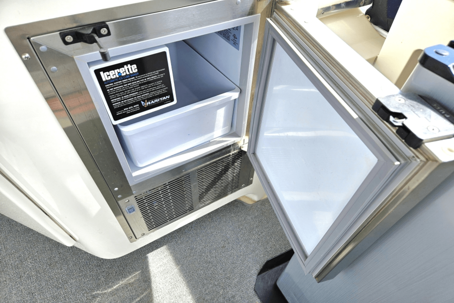 Slide: The Image of Silverton 43 MOTOR YACHT 2003 - 7