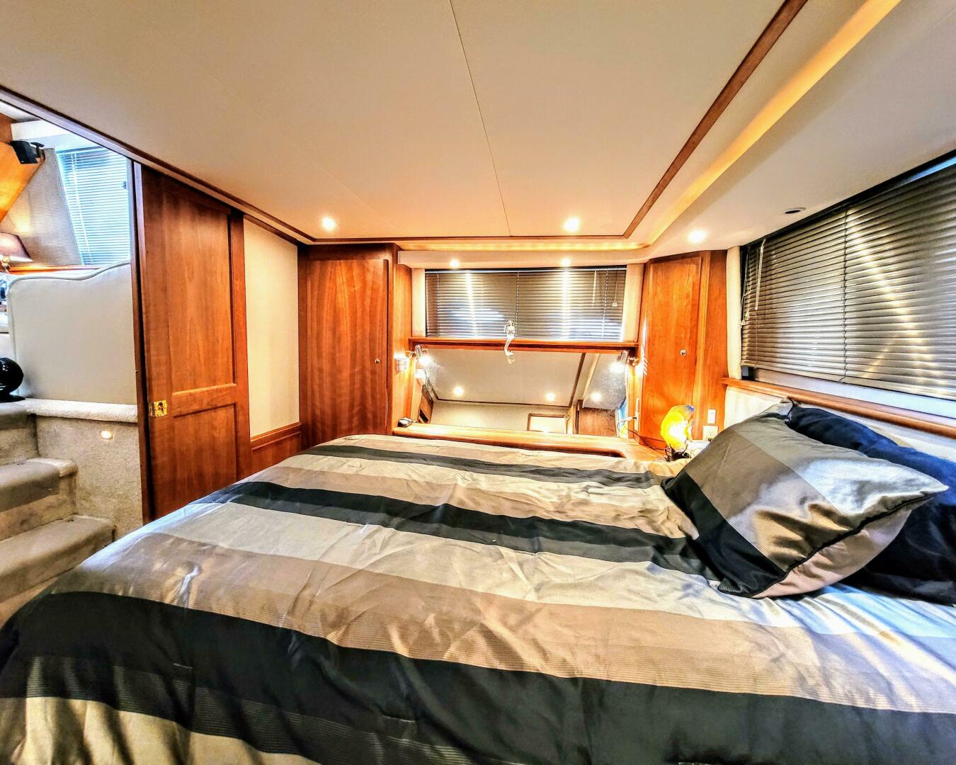 Slide: The Image of Silverton 453 Motor Yacht 2001 - 4537527