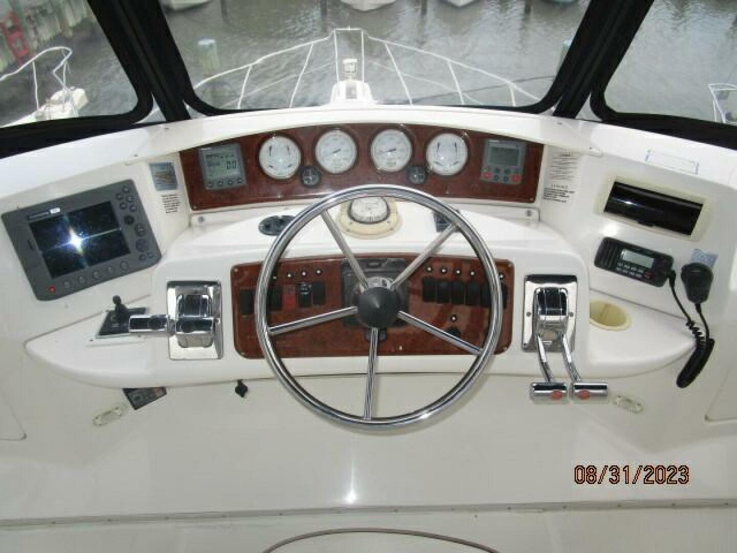 Slide: The Image of 34' Silverton flyrbidge helm - 3877841