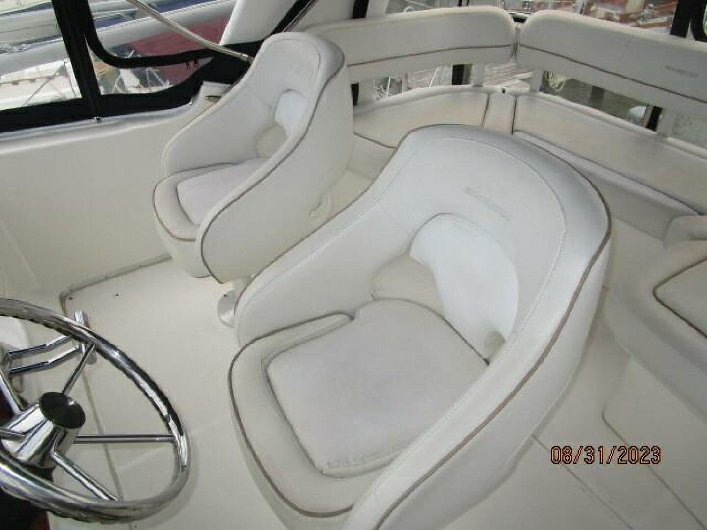 Slide: The Image of 34' Silverton flybridge helmseats - 3877843