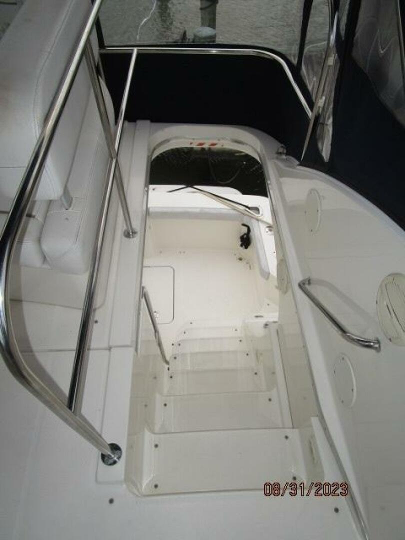 Slide: The Image of 34' Silverton flybridge-cockpit stairs - 3877848