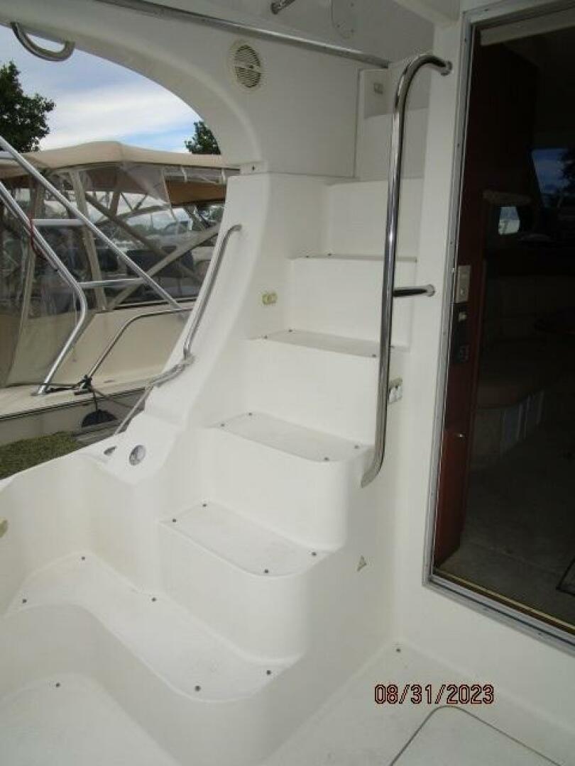 Slide: The Image of 34' Silverton cockpit-flybridge stairs - 3877832
