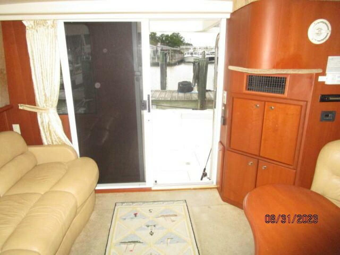 Slide: The Image of 34' Silverton salon aft - 3877869