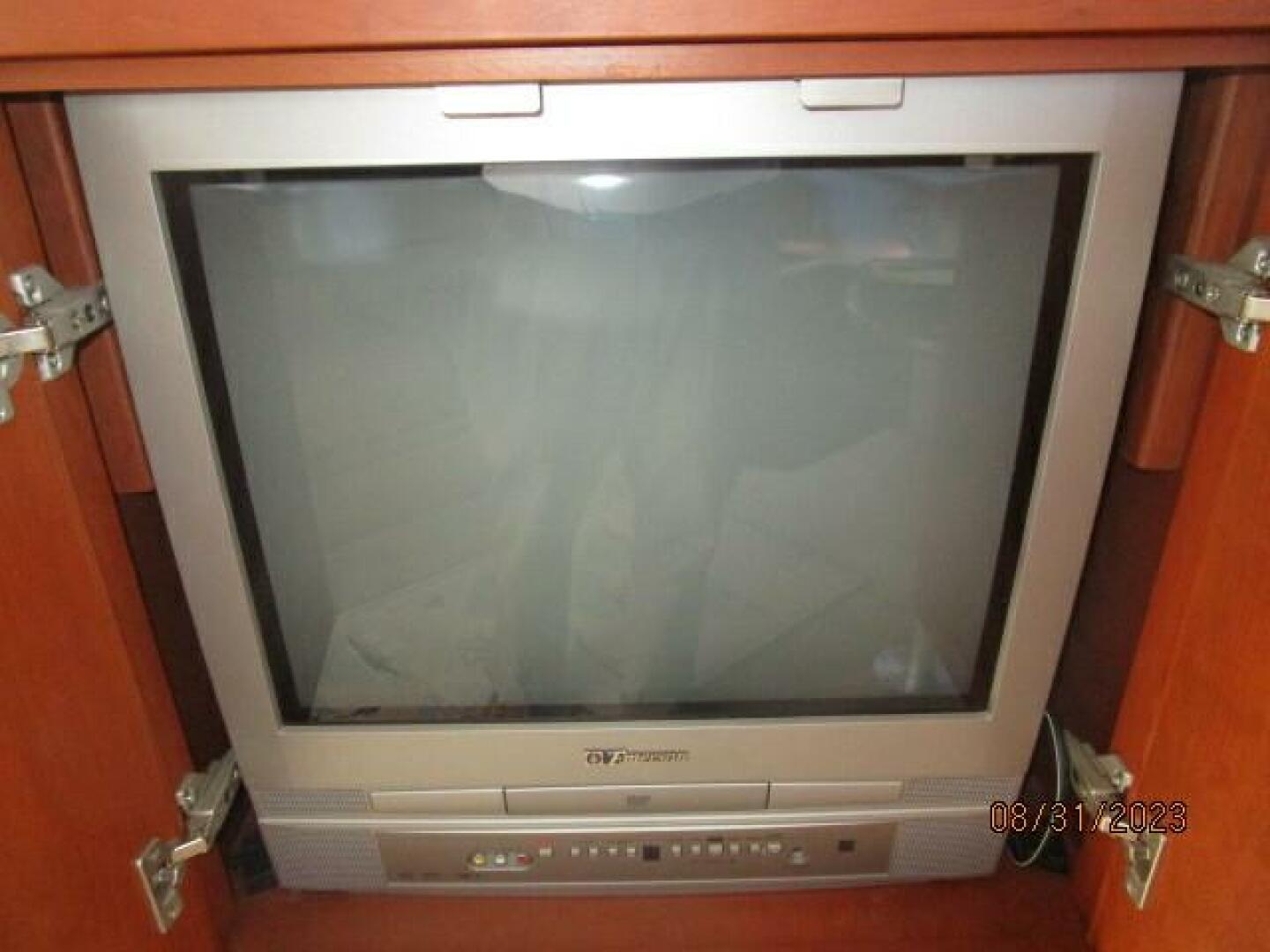 Slide: The Image of 34' Silverton salon TV - 3877875