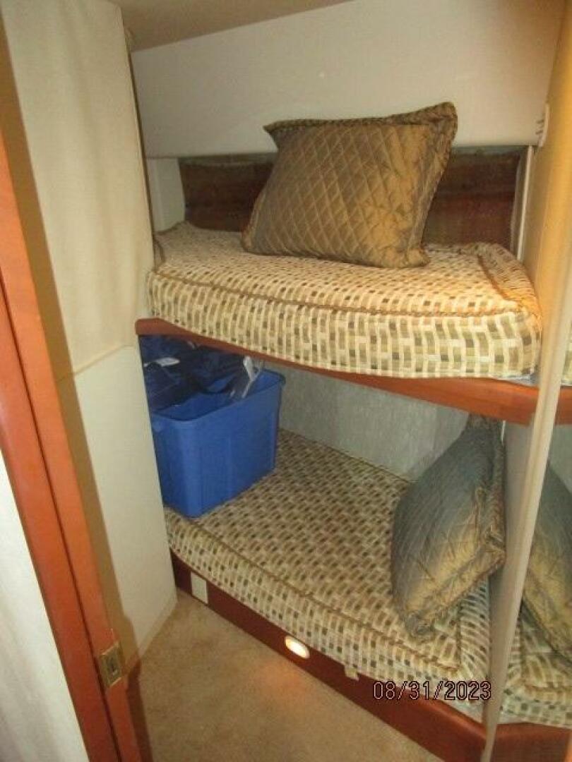Slide: The Image of 34' Silverton guest stateroom - 3877859
