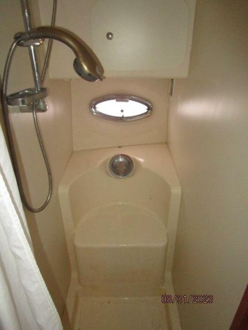 Slide: The Image of 34' Silverton shower - 3877876