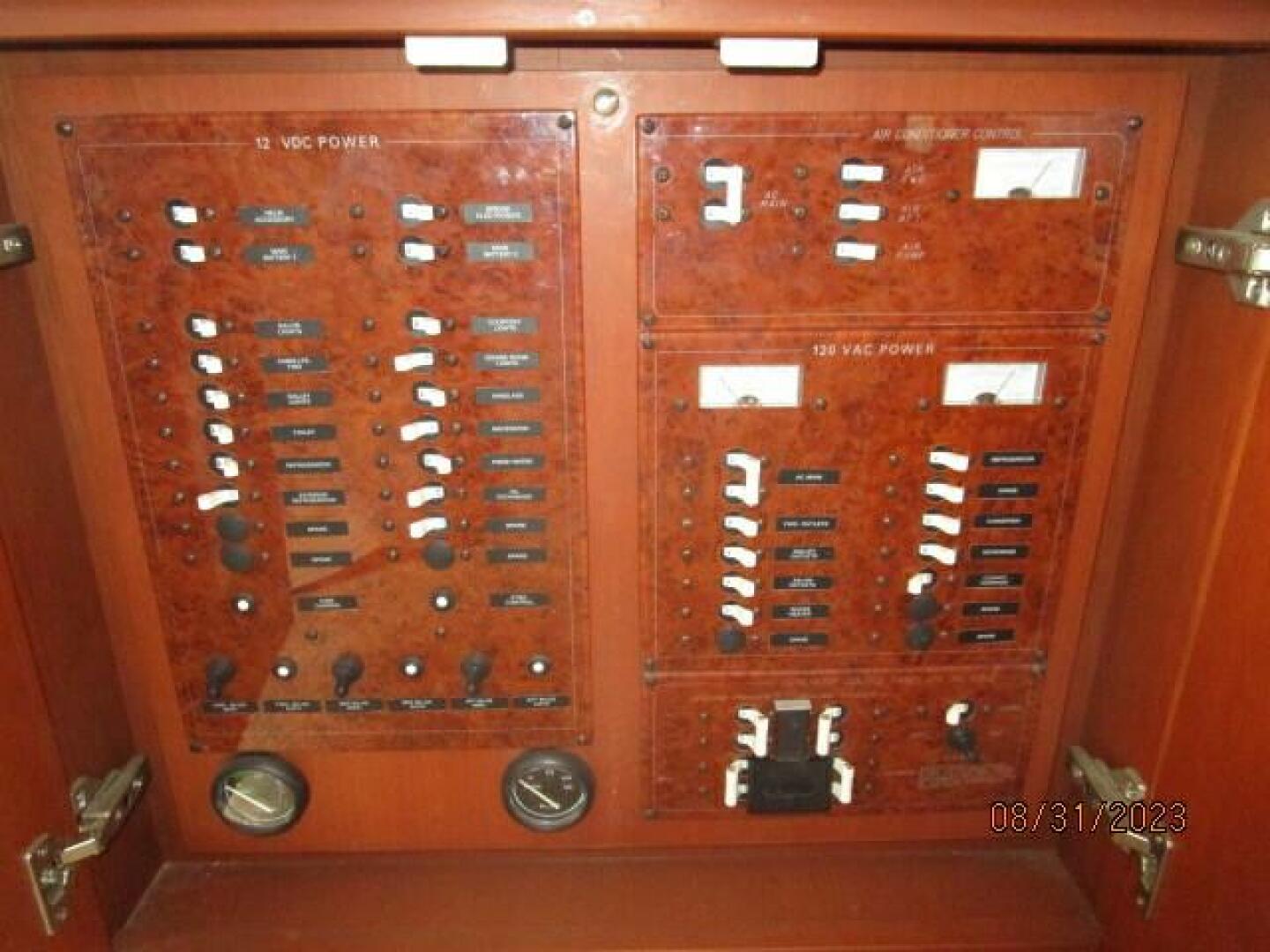 Slide: The Image of 34' Silverton electrical panel - 3877834