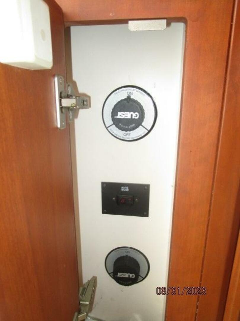 Slide: The Image of 34' Silverton battery switches - 3877822