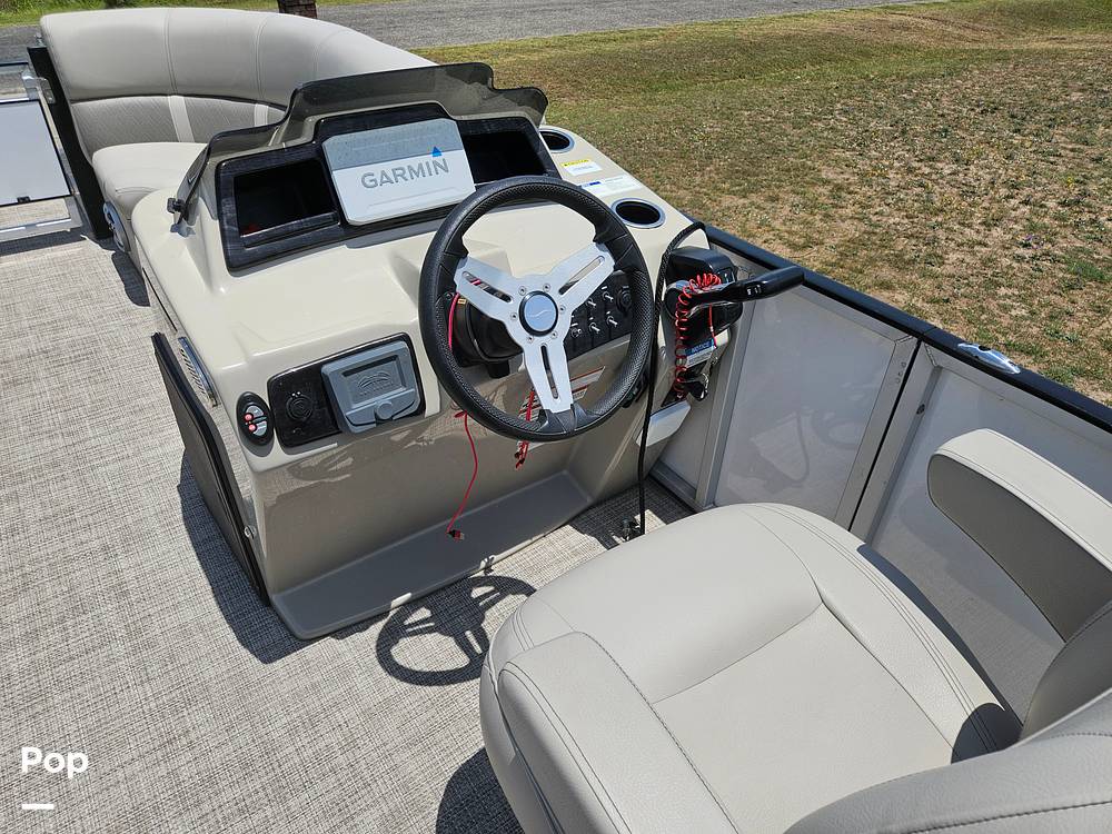 Slide: The Image of Captain's Chair/control Center - 15420552