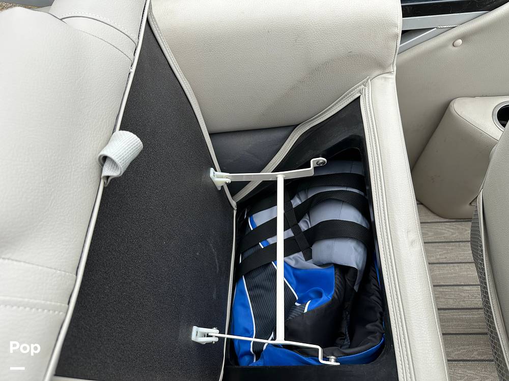 Slide: The Image of Silver Wave 2410 SW5 CLS 2021 - 15392357