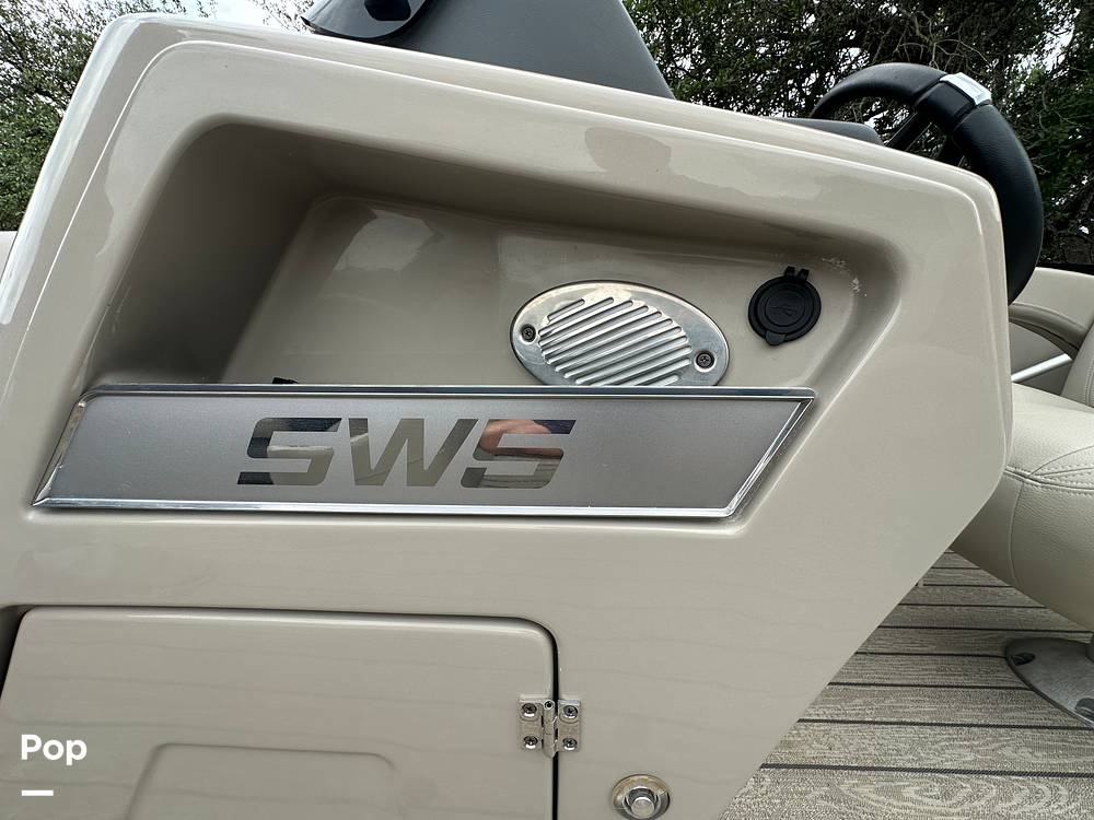 Slide: The Image of Silver Wave 2410 SW5 CLS 2021 - 15392370