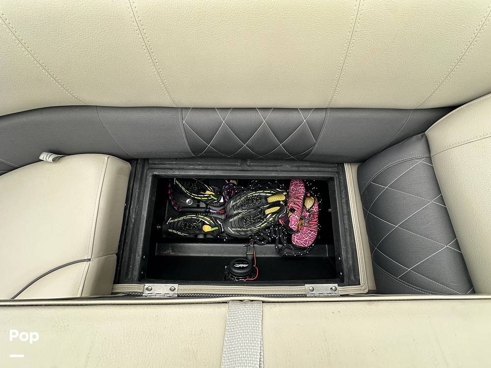 Slide: The Image of Silver Wave 2410 SW5 CLS 2021 - 15392374