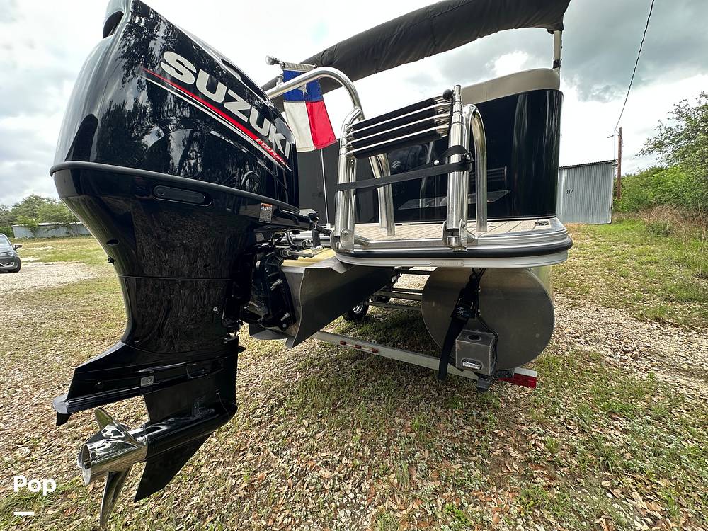 Slide: The Image of Silver Wave 2410 SW5 CLS 2021 - 15392392