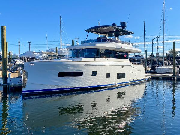Slide: The Image of Sirena 58 Flybridge 2022 - 1