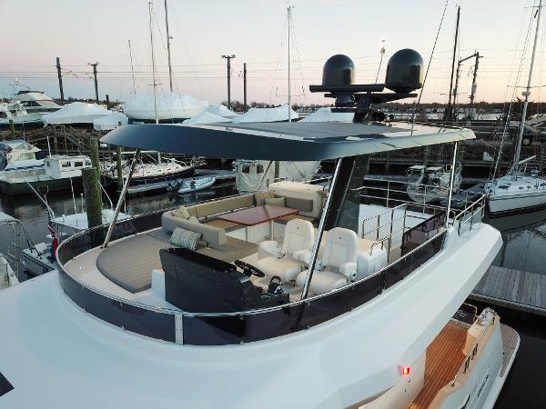 Slide: The Image of Sirena 58 Flybridge 2022 - 5