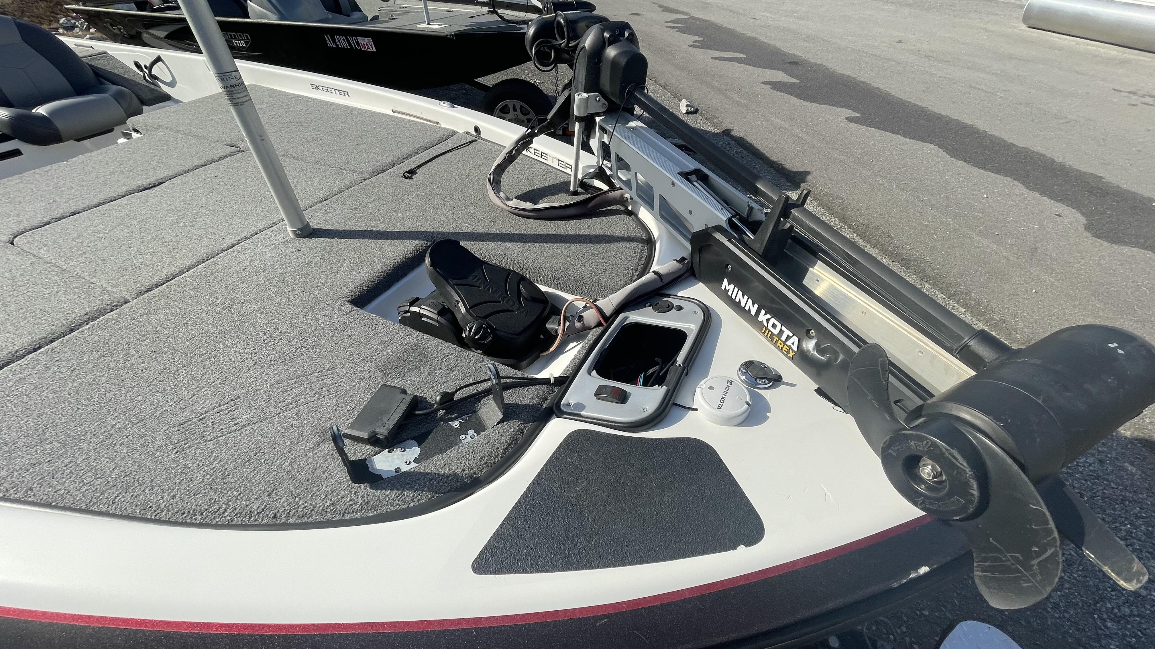 Slide: The Image of 2011 Skeeter ZX225 boat deck with Minn Kota trolling motor. - 5