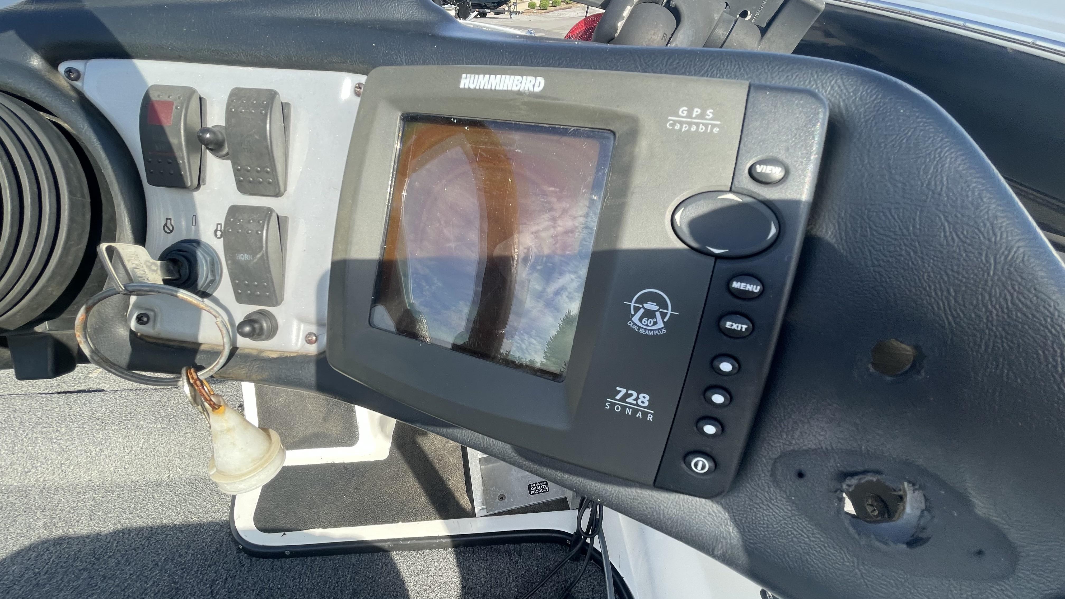 Slide: The Image of 2011 Skeeter ZX225 boat dashboard with Humminbird GPS and sonar system. - 9