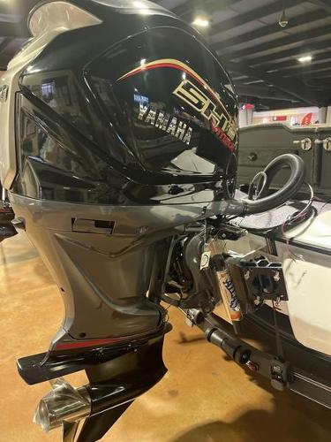 Slide: The Image of 2023 Skeeter FXR21 Limited boat with Yamaha engine in showroom. - 13