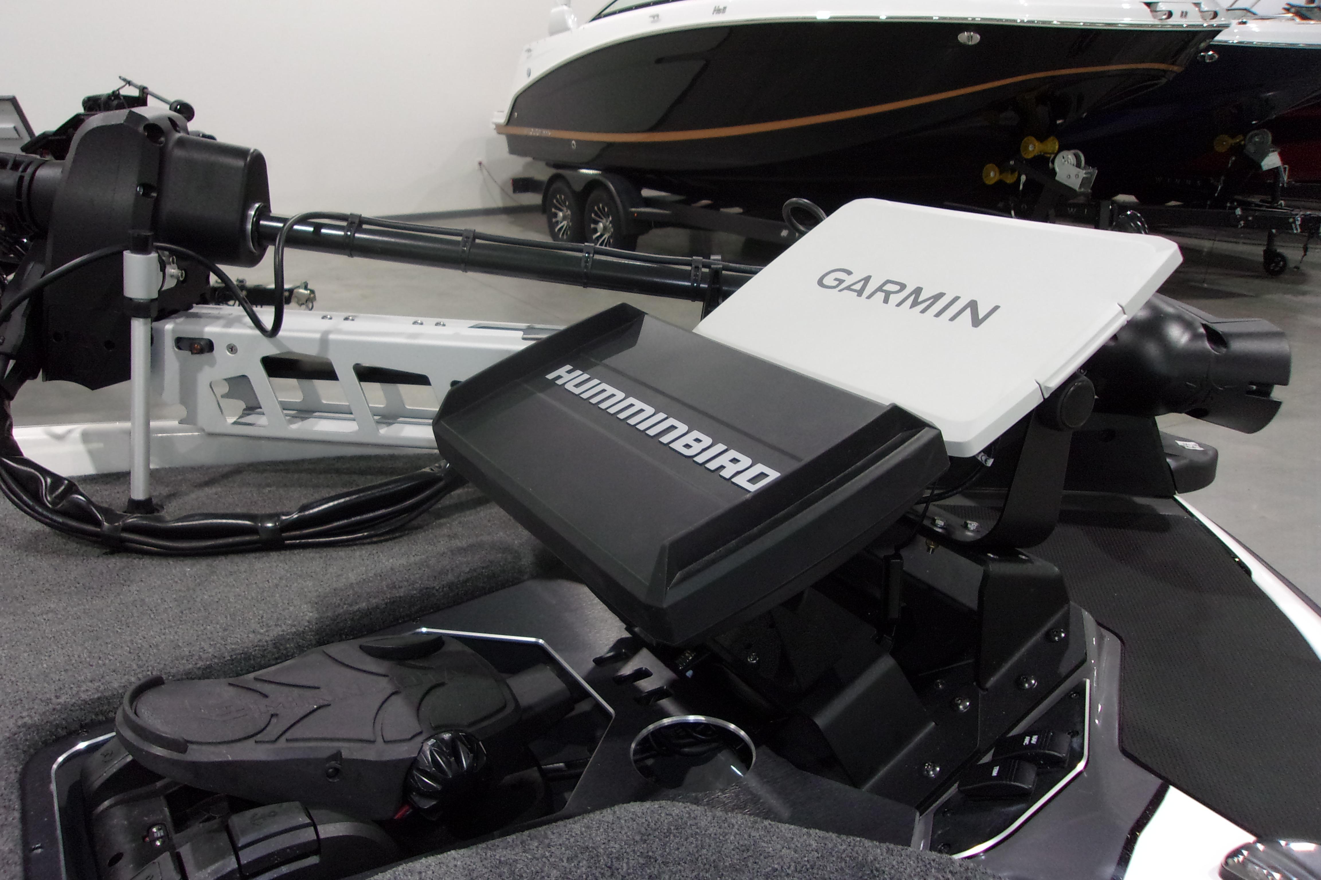 Slide: The Image of 2025 Skeeter FXR21 Limited boat with Garmin and Humminbird electronics. - 4