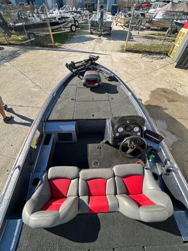 Slide: The Image of 2003 Skeeter SX 200 fishing boat with red and gray seats. - 20