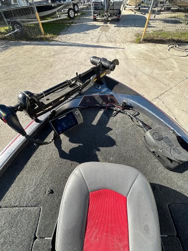 Slide: The Image of 2003 Skeeter SX 200 boat with fishing equipment and electronics. - 30