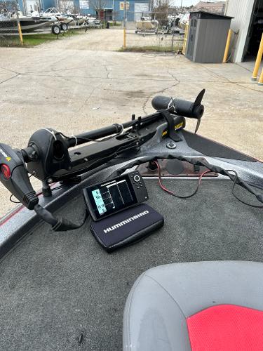 Slide: The Image of 2003 Skeeter SX 200 boat with Humminbird fish finder and trolling motor. - 37