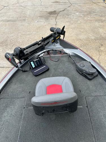 Slide: The Image of 2003 Skeeter SX 200 boat with trolling motor and fishing seat. - 39