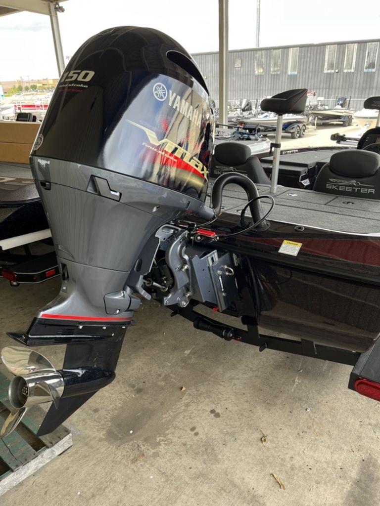 Slide: The Image of 2024 Skeeter ZX150 boat with Yamaha VMAX 150 outboard motor. - 6