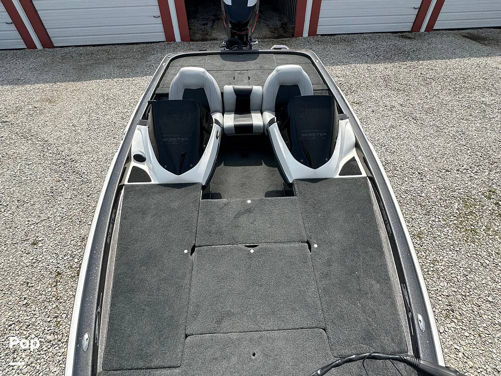 Slide: The Image of Skeeter ZX190 2012 - 21