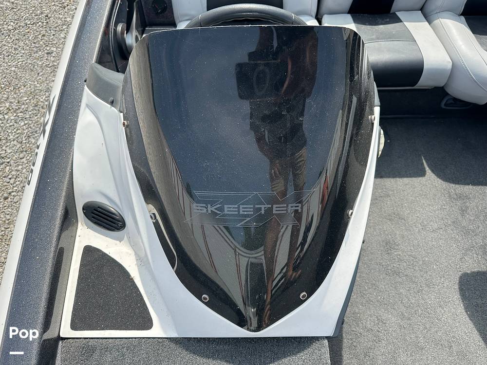 Slide: The Image of Skeeter ZX190 2012 - 23