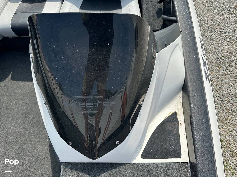 Slide: The Image of Skeeter ZX190 2012 - 24