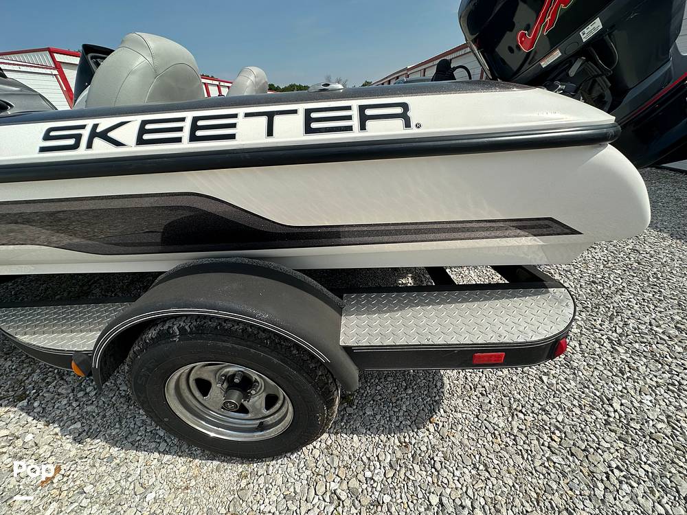 Slide: The Image of Skeeter ZX190 2012 - 60