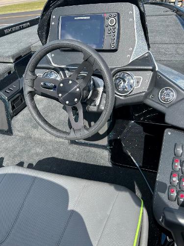 Slide: The Image of 2024 Skeeter ZX 200 boat dashboard with steering wheel and navigation system. - 5