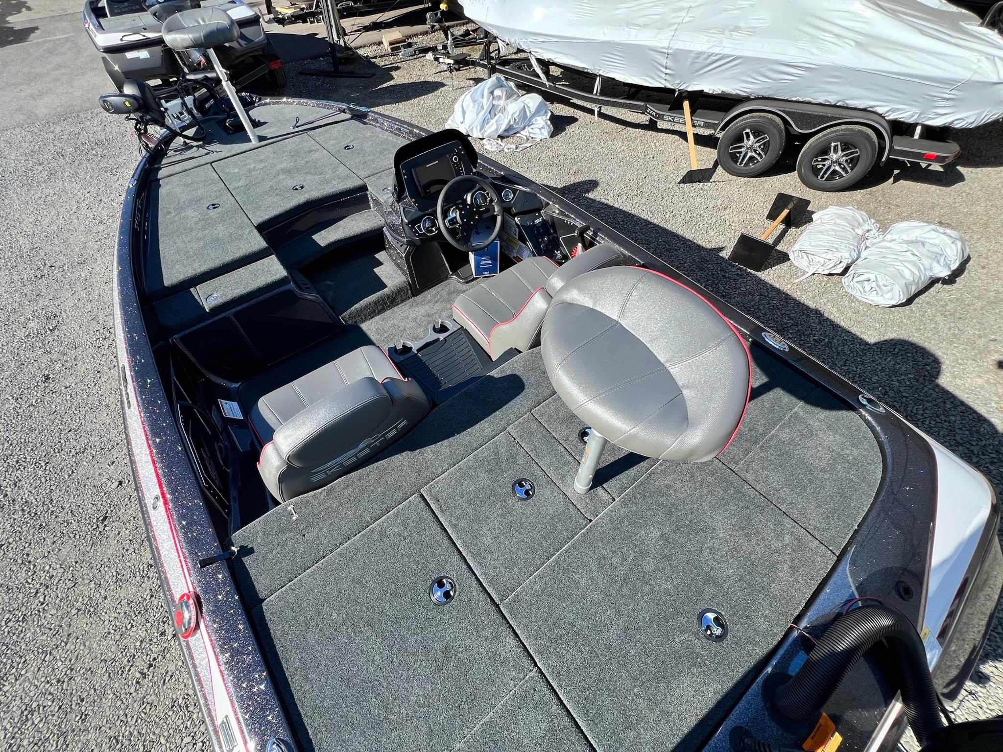 Slide: The Image of Skeeter ZX200 2025 - 24