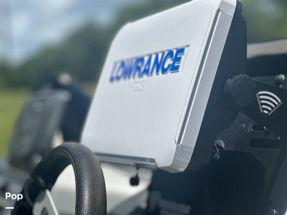 Slide: The Image of Lowrance HDS Carbon 12" @ Console - 15535292