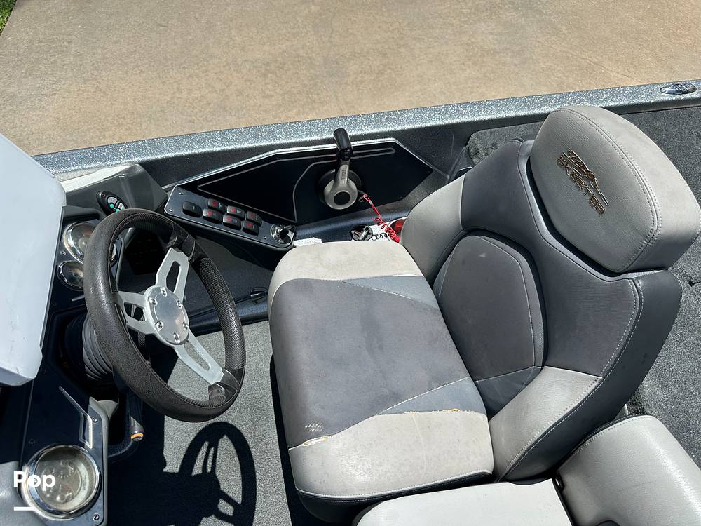 Slide: The Image of Captain's Chair - 15535305