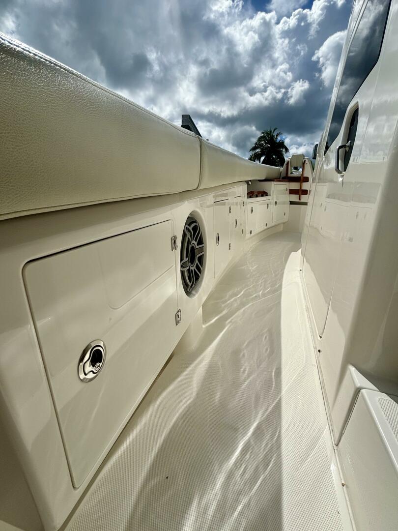 Slide: The Image of Solace Center Console 2020 - 4922302