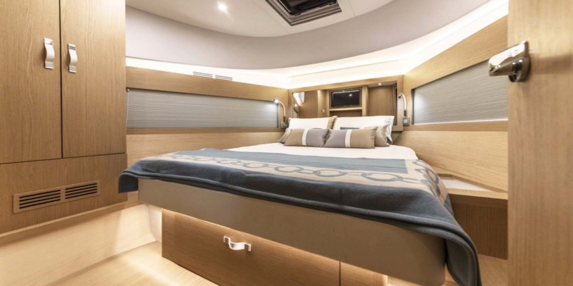 Slide: The Image of Owner's Cabin - 3496887