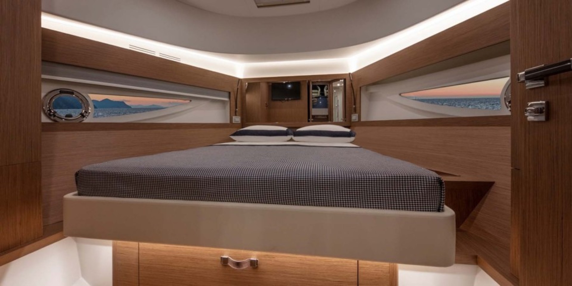 Slide: The Image of Owner's Cabin - 3496889