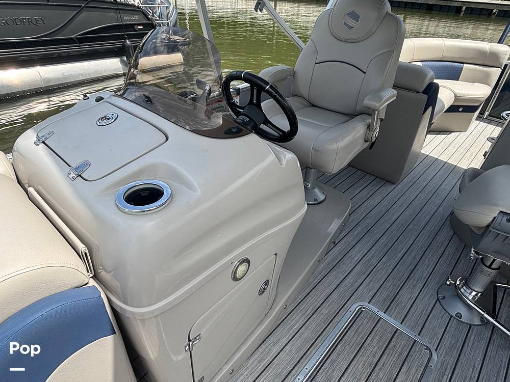 Slide: The Image of South Bay 523E 3.0 2020 - 15428307