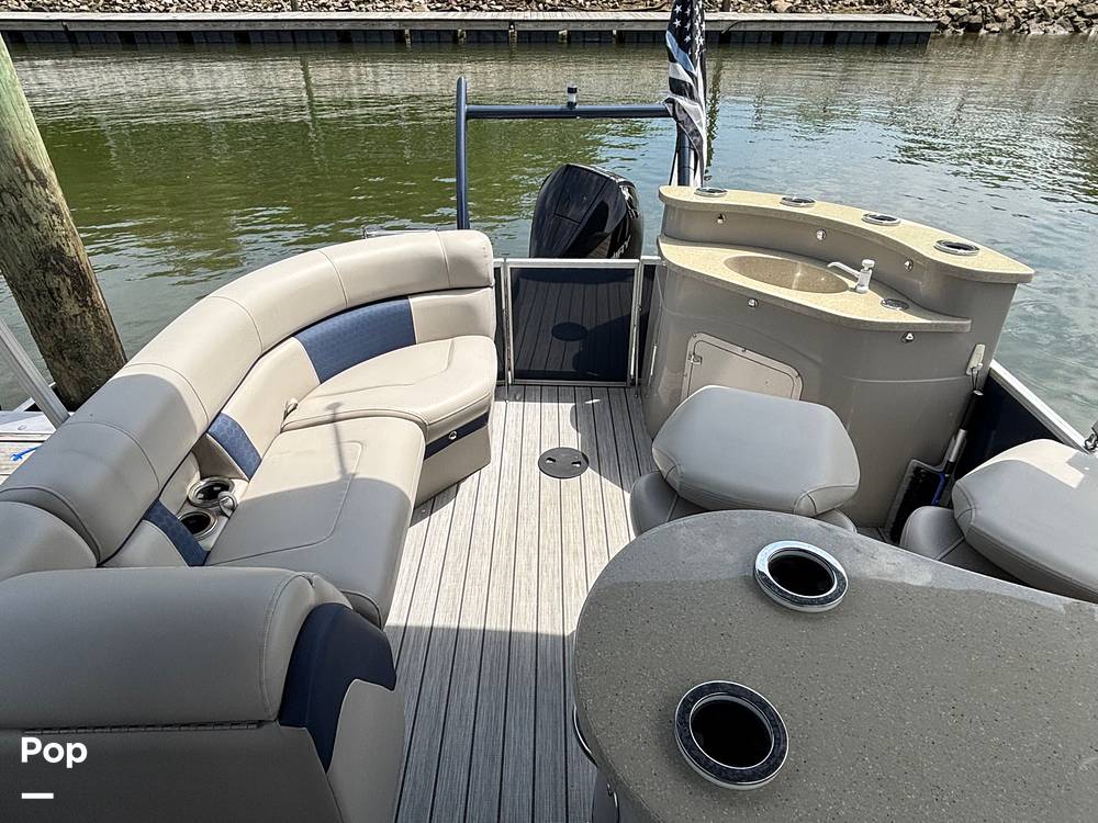 Slide: The Image of South Bay 523E 3.0 2020 - 15428308