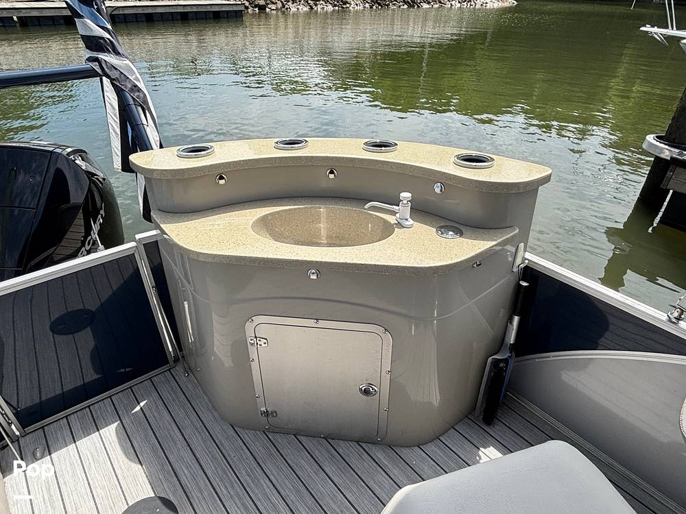 Slide: The Image of South Bay 523E 3.0 2020 - 15428310