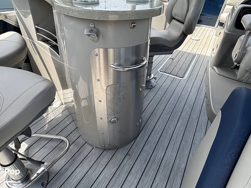 Slide: The Image of South Bay 523E 3.0 2020 - 15428316