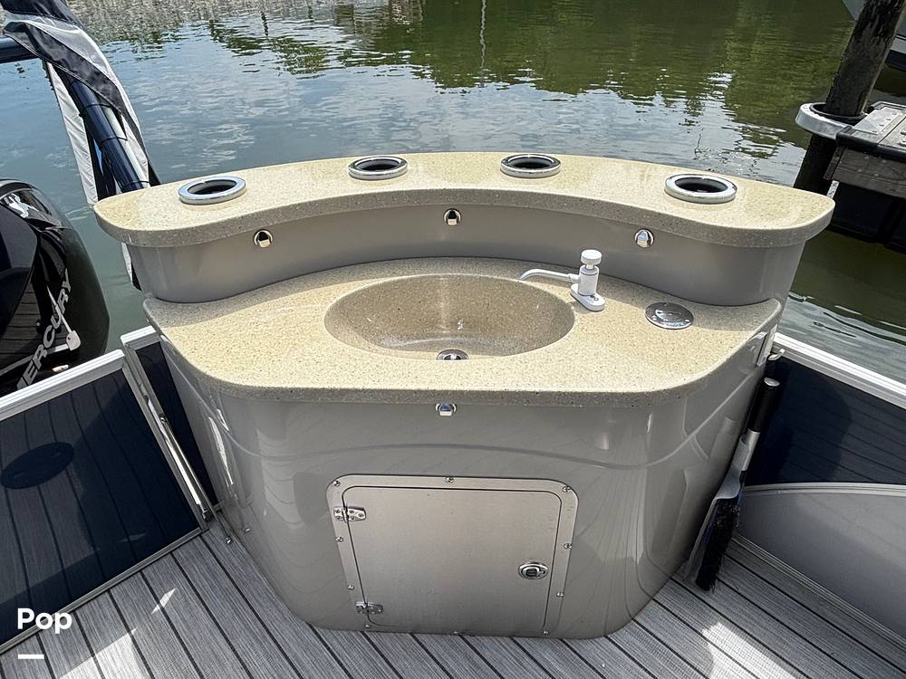 Slide: The Image of South Bay 523E 3.0 2020 - 15428327