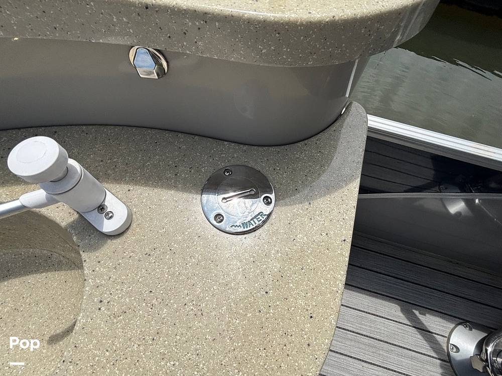 Slide: The Image of South Bay 523E 3.0 2020 - 15428346