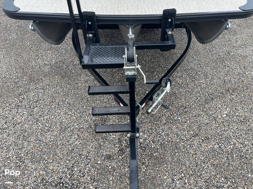 Slide: The Image of Entry Ladder On Trailer - 19
