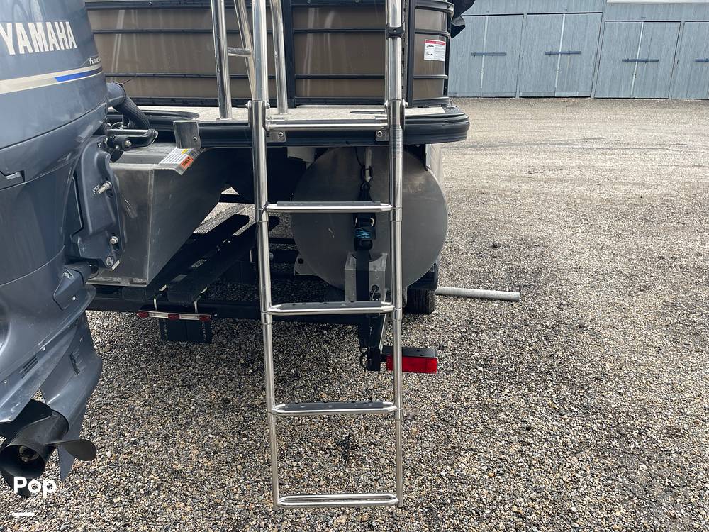 Slide: The Image of Rear Ladder - 22