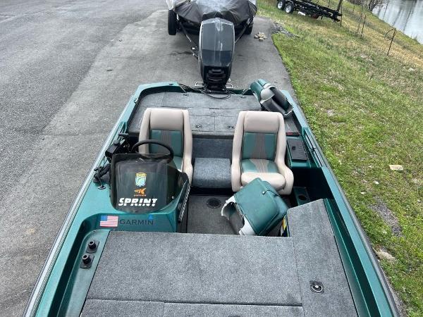 Slide: The Image of 1999 Sprint 286 Pro fishing boat with Garmin electronics and dual seats. - 3
